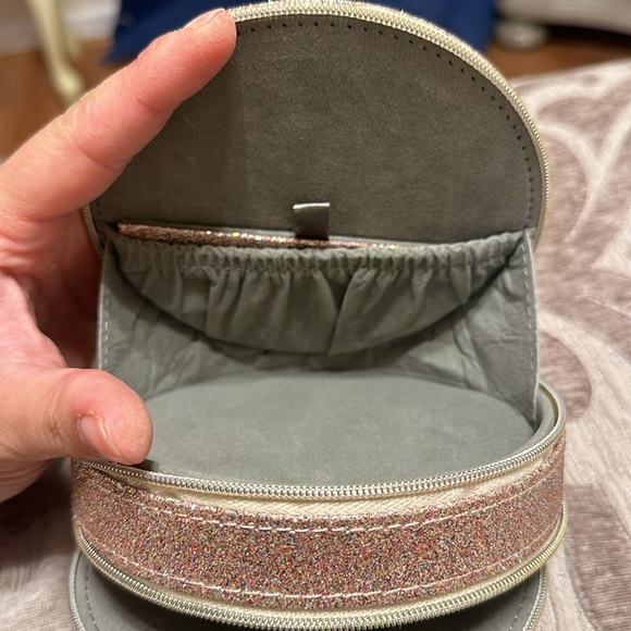 NORDSTROM Round Travel Jewelry Box in Champagne Multi Glitter - Picture 5 of 6